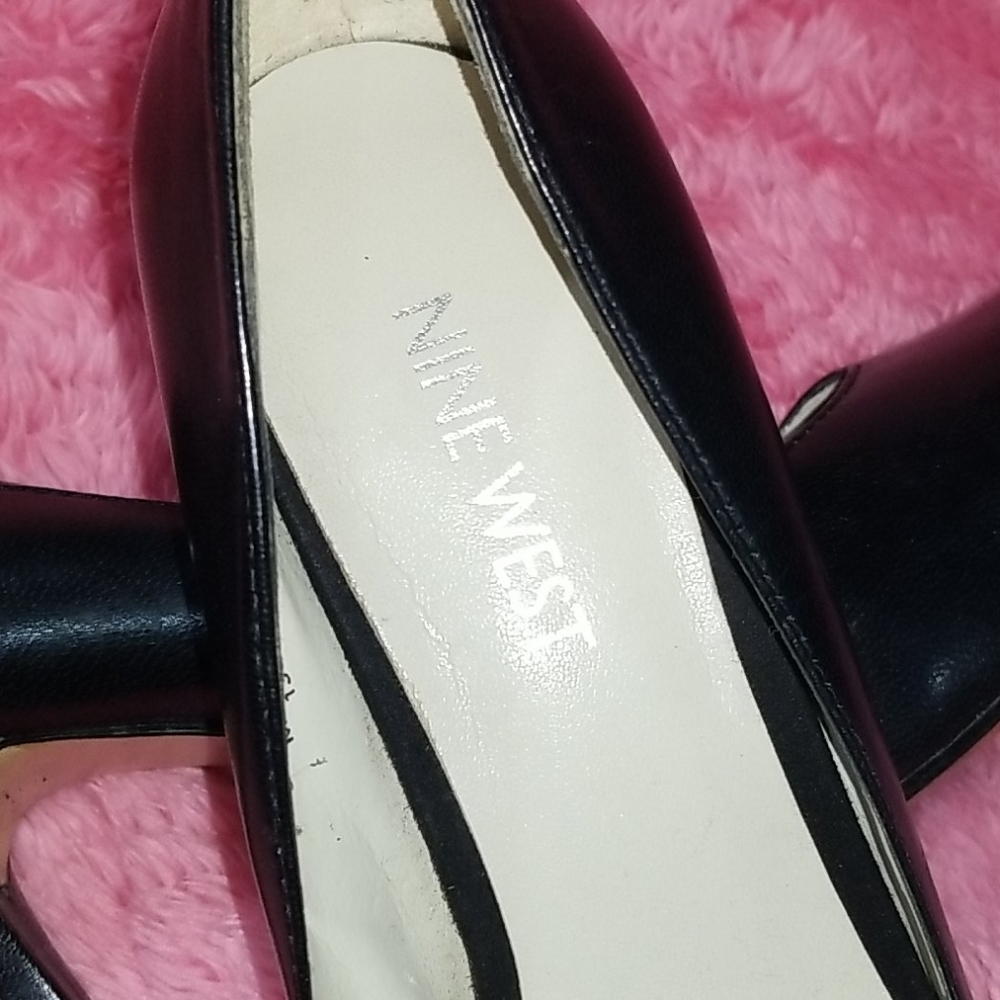 Shoes - Picture 3 of 4